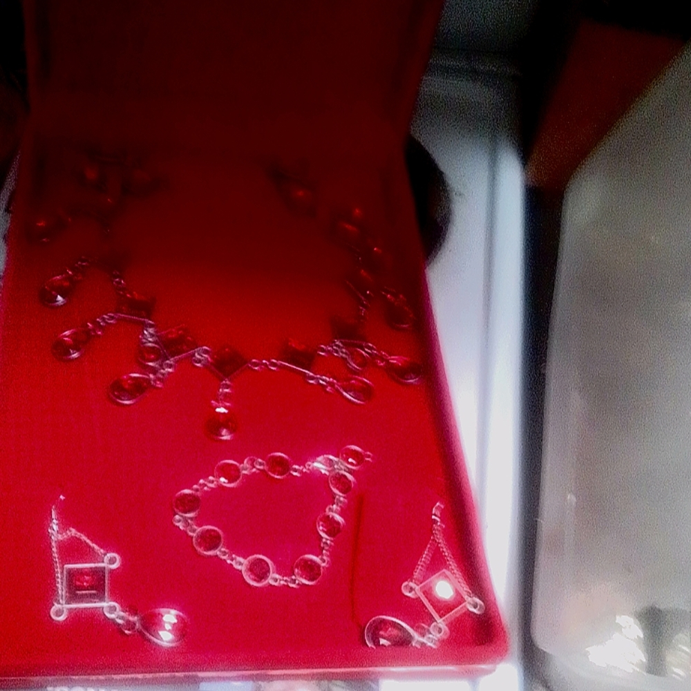 A Ruby Red necklace bracelet and earrings set